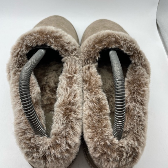 Skechers Cozy Campfire women’s Tan Faux Fur Slippers size 7 - Picture 6 of 9